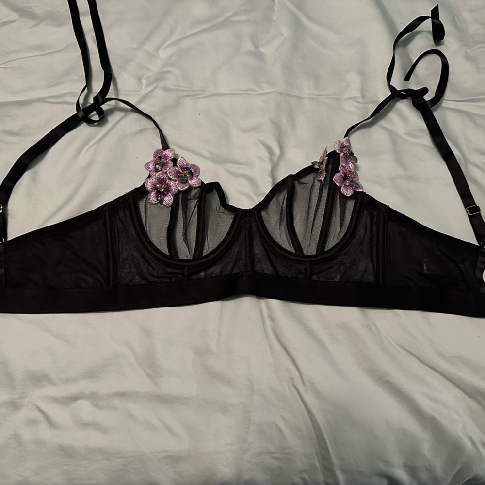 LOT Listing 3 bras black 32c regalia and savage fenty